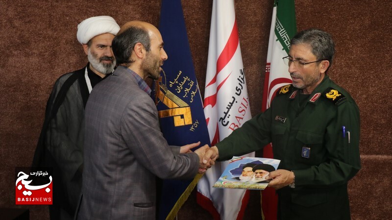 رسانه‌ها به جهاد تبیین و جهاد خدمات‌رسانی بپردازند