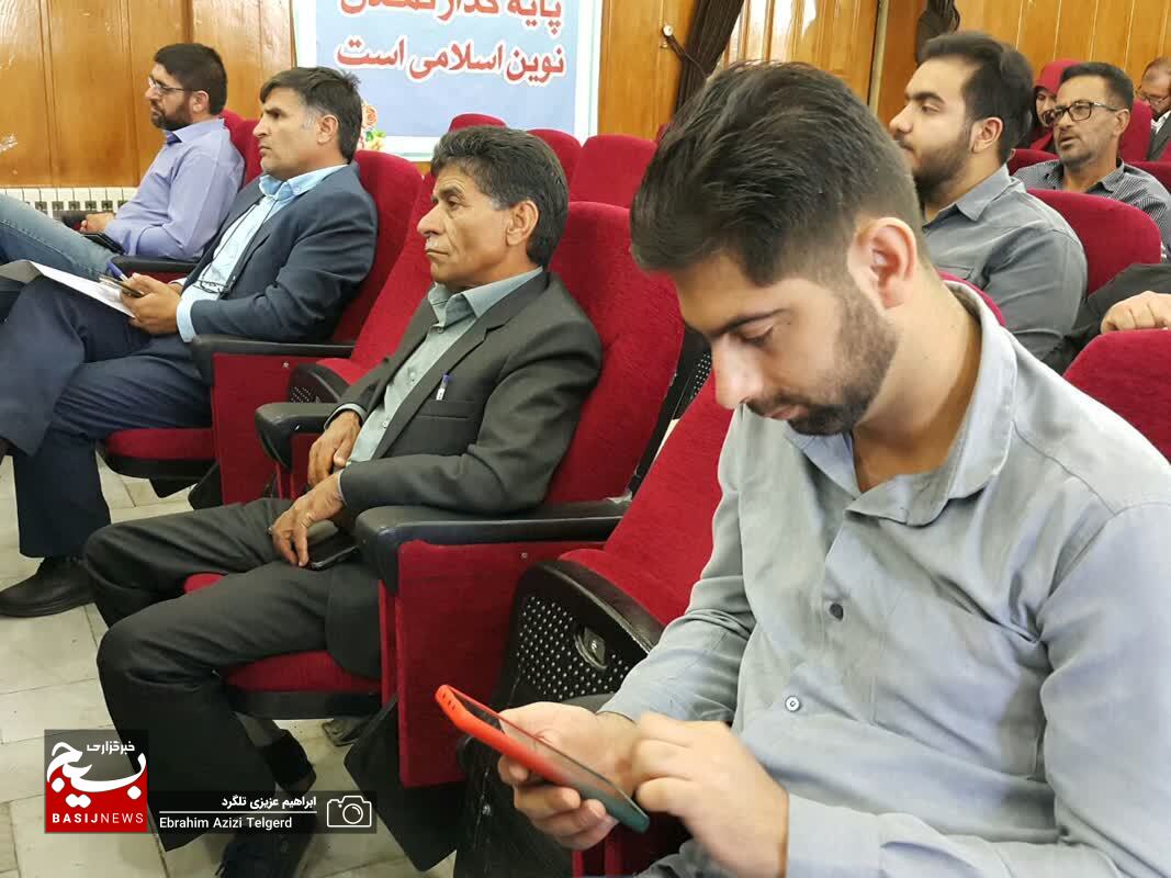 تجلیل اداره کل آموزش و پرورش استان از خبرنگاران/ عزت خواه: خبرنگاران راویان عقلانی جامعه هستند