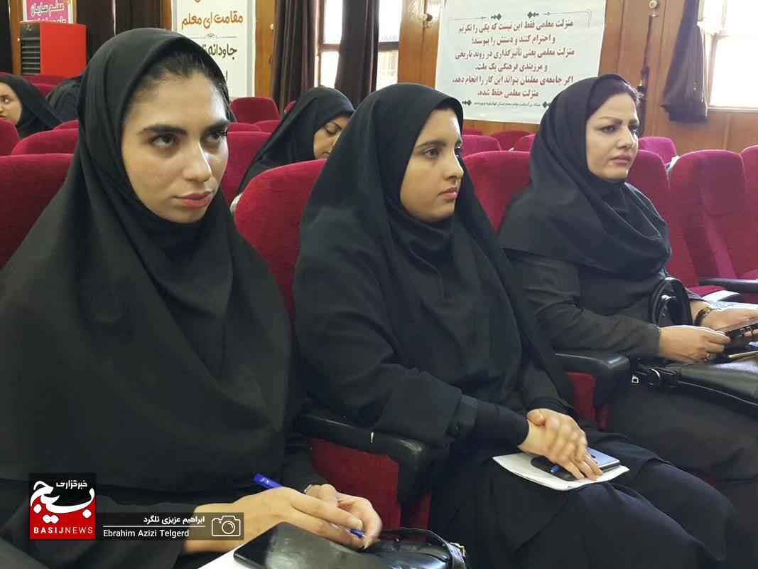 تجلیل اداره کل آموزش و پرورش استان از خبرنگاران/ عزت خواه: خبرنگاران راویان عقلانی جامعه هستند