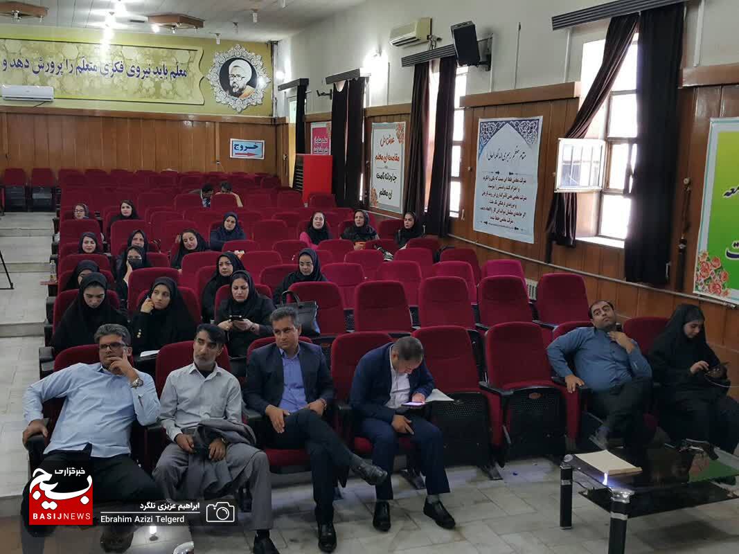 تجلیل اداره کل آموزش و پرورش استان از خبرنگاران/ عزت خواه: خبرنگاران راویان عقلانی جامعه هستند