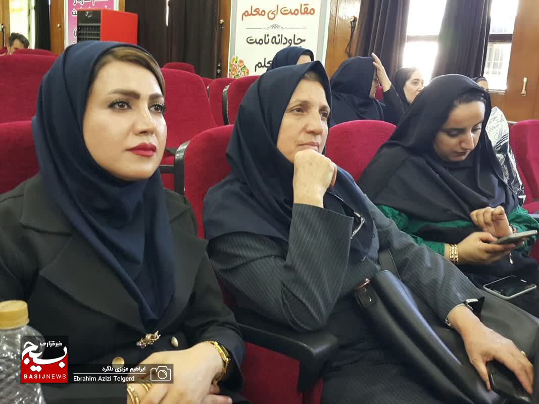 تجلیل اداره کل آموزش و پرورش استان از خبرنگاران/ عزت خواه: خبرنگاران راویان عقلانی جامعه هستند
