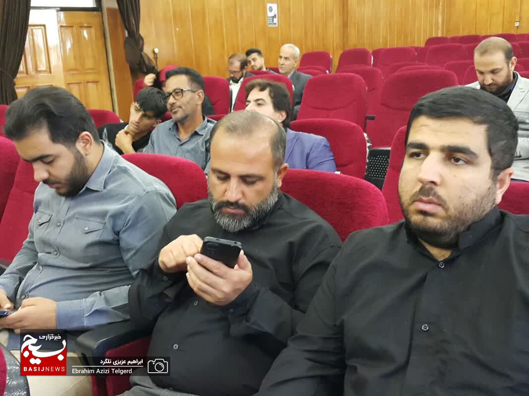 تجلیل اداره کل آموزش و پرورش استان از خبرنگاران/ عزت خواه: خبرنگاران راویان عقلانی جامعه هستند