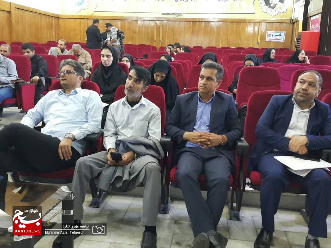 تجلیل اداره کل آموزش و پرورش استان از خبرنگاران/ عزت خواه: خبرنگاران راویان عقلانی جامعه هستند