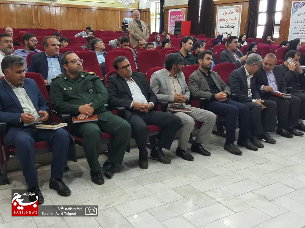 تجلیل اداره کل آموزش و پرورش استان از خبرنگاران/ عزت خواه: خبرنگاران راویان عقلانی جامعه هستند