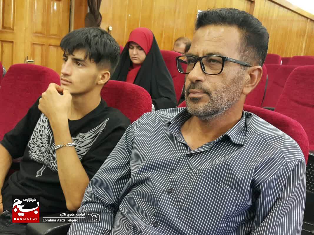 تجلیل اداره کل آموزش و پرورش استان از خبرنگاران/ عزت خواه: خبرنگاران راویان عقلانی جامعه هستند