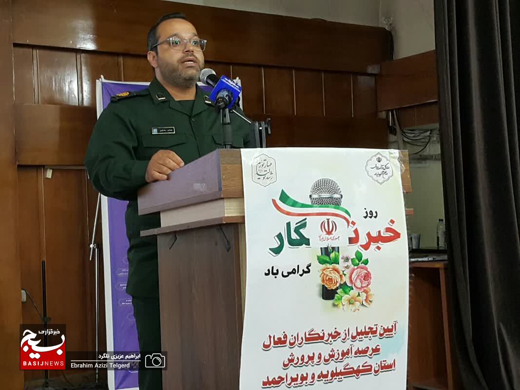 تجلیل اداره کل آموزش و پرورش استان از خبرنگاران/ عزت خواه: خبرنگاران راویان عقلانی جامعه هستند
