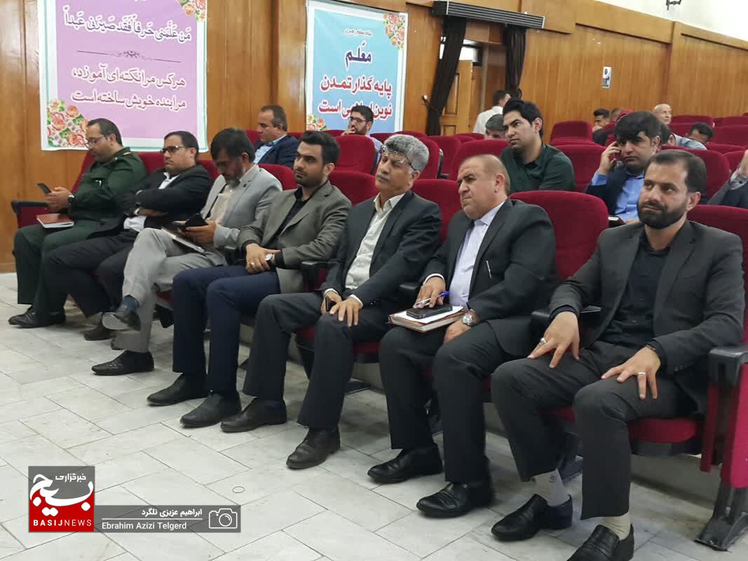 تجلیل اداره کل آموزش و پرورش استان از خبرنگاران/ عزت خواه: خبرنگاران راویان عقلانی جامعه هستند