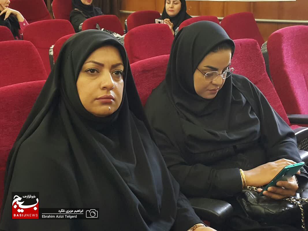 تجلیل اداره کل آموزش و پرورش استان از خبرنگاران/ عزت خواه: خبرنگاران راویان عقلانی جامعه هستند
