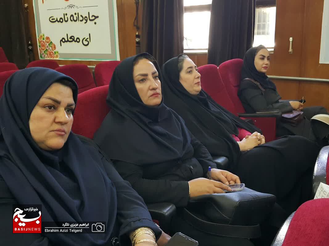 تجلیل اداره کل آموزش و پرورش استان از خبرنگاران/ عزت خواه: خبرنگاران راویان عقلانی جامعه هستند