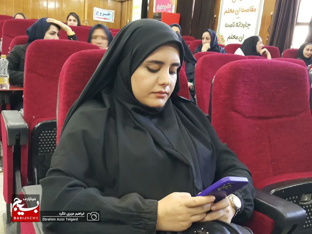 تجلیل اداره کل آموزش و پرورش استان از خبرنگاران/ عزت خواه: خبرنگاران راویان عقلانی جامعه هستند + (تصاویر)