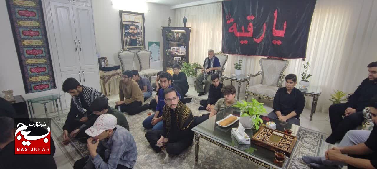 دیدار و تکریم خانواده شهید زینال زاده در مشهد دیدار و تکریم خانواده شهید زینال زاده در مشهد