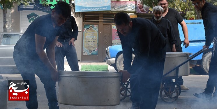 مهدیۀ قوچان در تاسوعای حسینی، میزبان طبخ ۷۲ دیگ مزین به نام شهدای کربلا + عکس مهدیۀ قوچان در تاسوعای حسینی، میزبان طبخ ۷۲ دیگ مزین به نام شهدای کربلا + عکس
