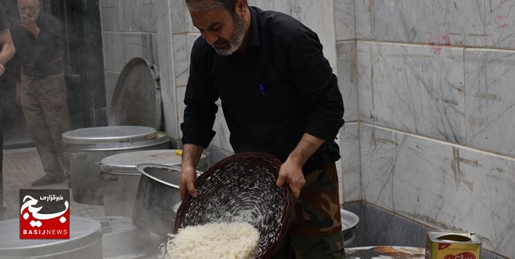 مهدیۀ قوچان در تاسوعای حسینی، میزبان طبخ ۷۲ دیگ مزین به نام شهدای کربلا + عکس مهدیۀ قوچان در تاسوعای حسینی، میزبان طبخ ۷۲ دیگ مزین به نام شهدای کربلا + عکس