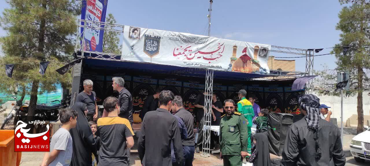 میزبانی پایگاه‌های مقاومت شمال‌غرب شیراز از راهپیمایان اربعین حسینی
