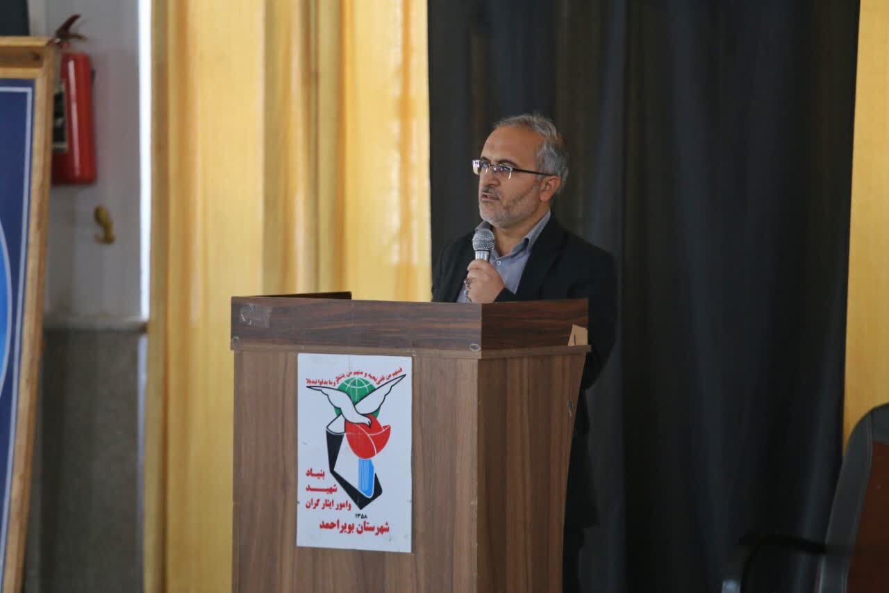 آغاز برنامه های هفته دولت با آیین غبار روبی و گلباران مزار شهیدان در یاسوج