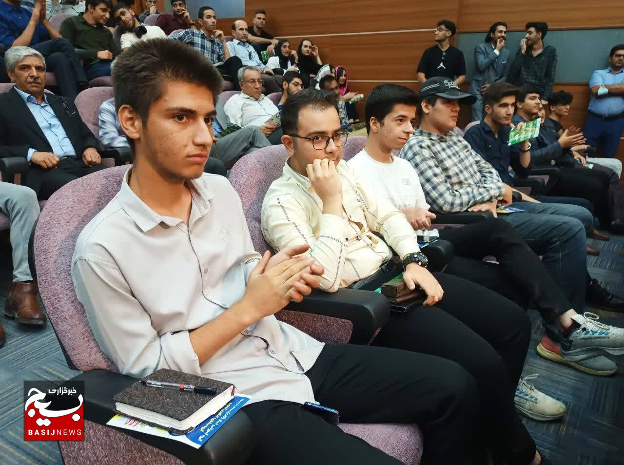 تجلیل از رتبه های برتر کنکور سراسری ۱۴۰۲ در یاسوج