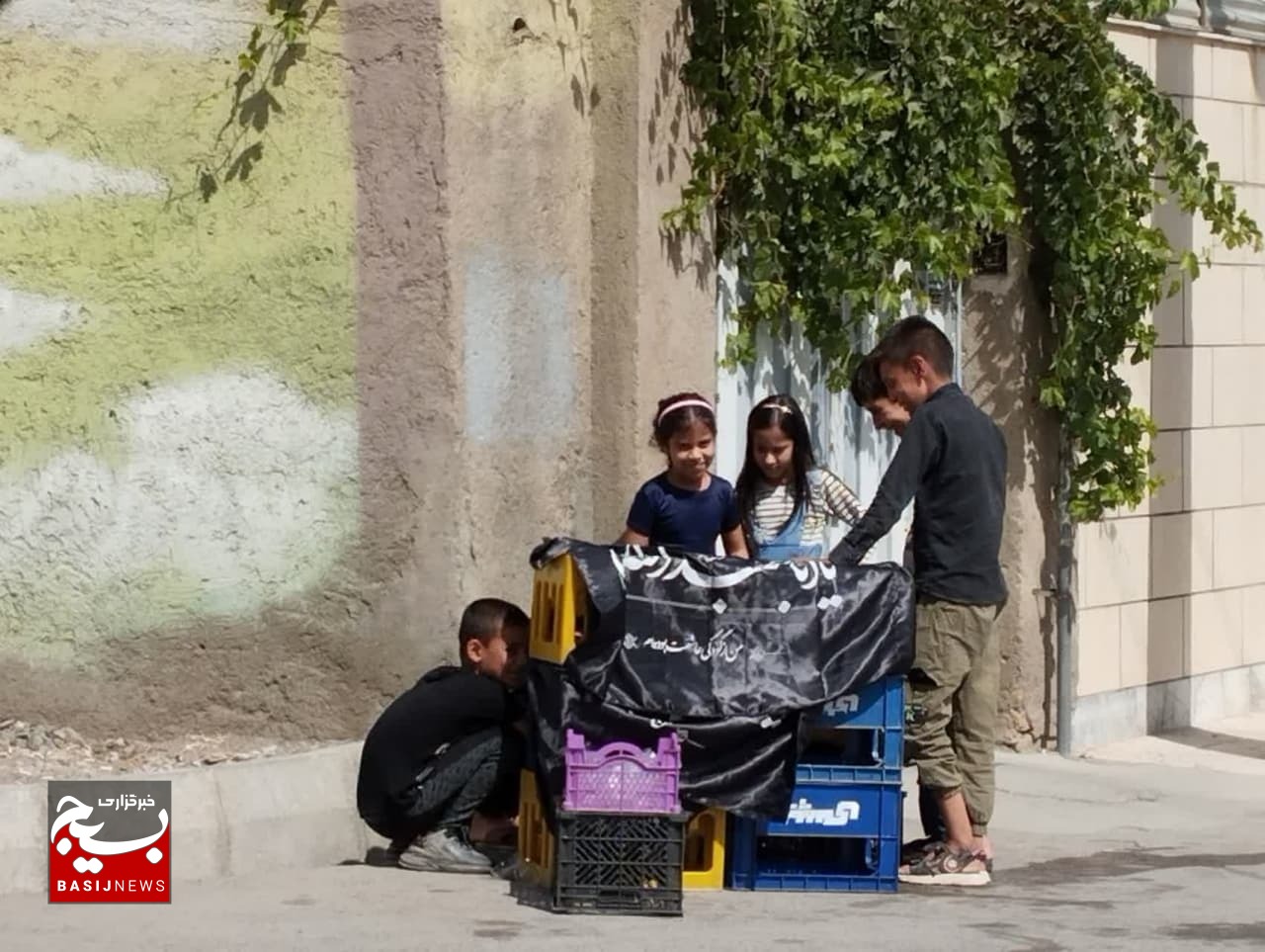 موکب سادۀ کودکان، اما با دلی هایی به وسعتِ دریای معرفت + عکس موکب سادۀ کودکان، اما با دلی هایی به وسعتِ دریای معرفت + عکس