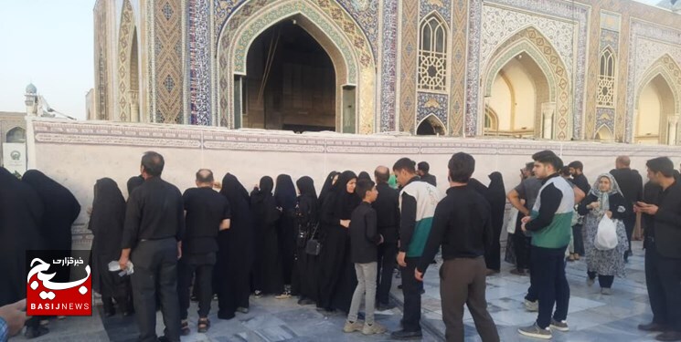 امضای بزرگ‌ترین طومار محکومیت اهانت به قرآن کریم در حرم های مطهر قم و مشهد
