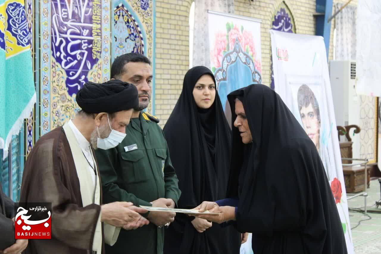 نقش بانوان در دوران انقلاب اسلامی و دفاع مقدس فراموش نشود نقش بانوان در دوران انقلاب اسلامی و دفاع مقدس فراموش نشود