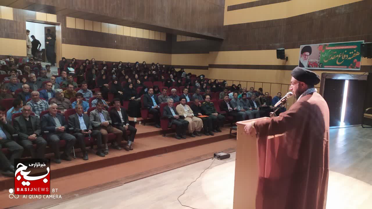 ۳۵۰ پیشکسوت دفاع مقدس در شهرستان دنا تجلیل شدند