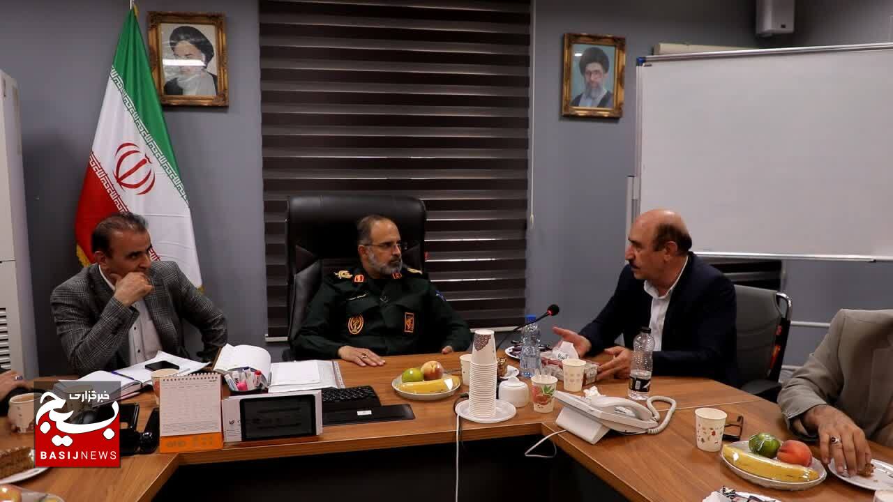 بازدید فرمانده سپاه قم از ۲ واحد صنعتی در شهرک محموآباد قم