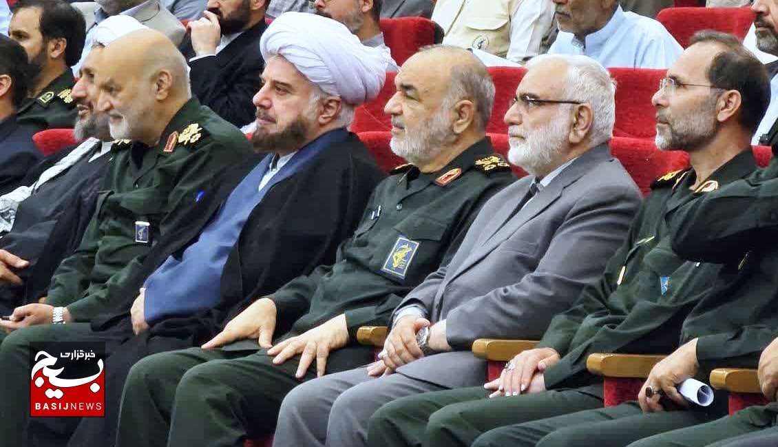 چهره بی نقاب دشمن، بر آگاهی جوانان ما افزود/صفوف خدمت را فشرده تر و غبار فقر و محرومیت را از جامعه میزداییم چهره بی نقاب دشمن، بر آگاهی جوانان ما افزود/صفوف خدمت را فشرده تر و غبار فقر و محرومیت را از جامعه میزداییم