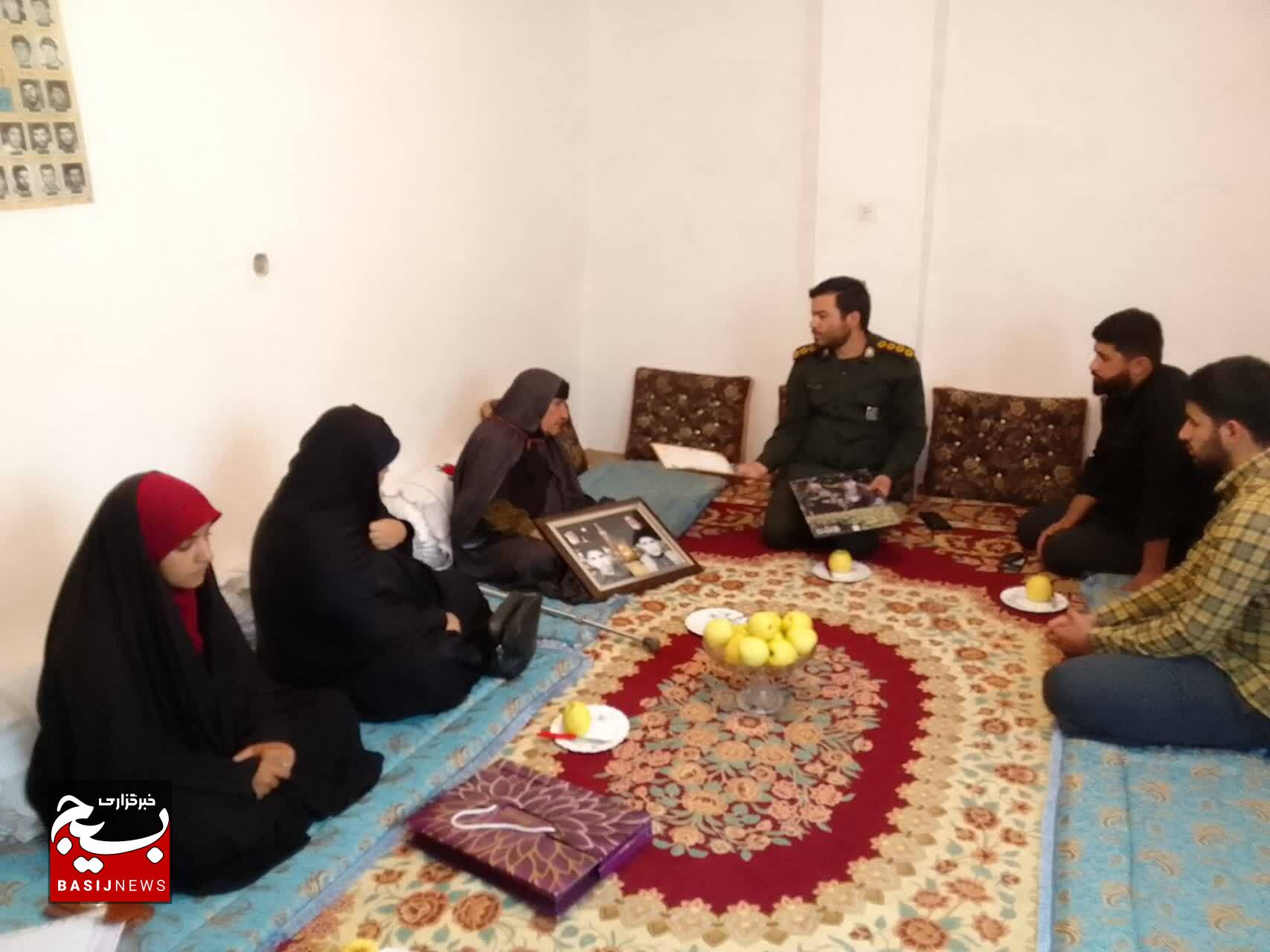 تجلیل بسیج دانش آموزی استان از مادر دو شهید در روستای ده برآفتاب یاسوج