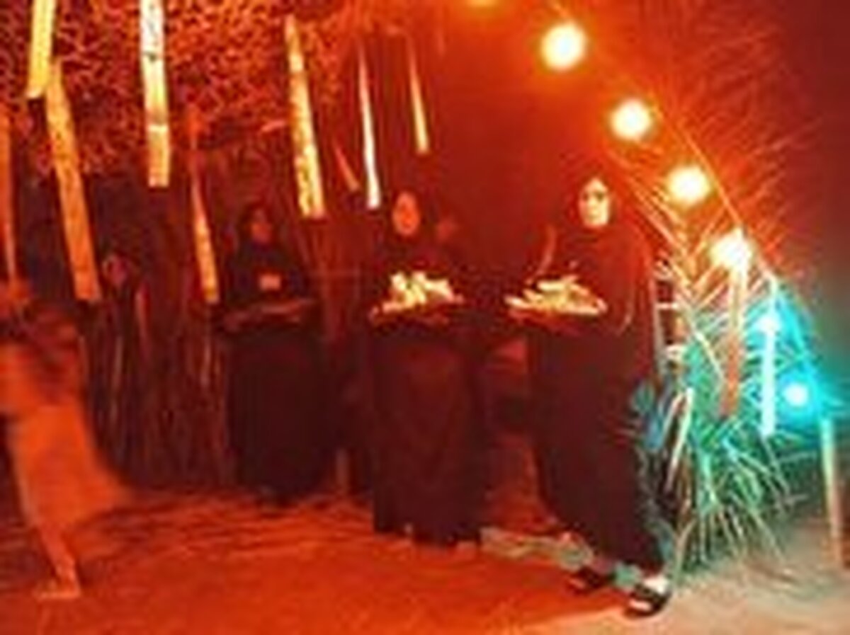 فرمانده پایگاه الصغری دهستان برنطین خبر داد:
حضور و فعالیت شبانه روزی خواهران بسیجی پایگاه الصغری دهستان برنطین برای برگزاری پنجمین یادواره ۱۲ شهید