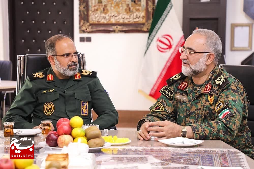 تجلیل سردارموحد از فرماندهی انتظامی و کارکنان فراجای استان قم تجلیل سردارموحد از فرماندهی انتظامی و کارکنان فراجای استان قم