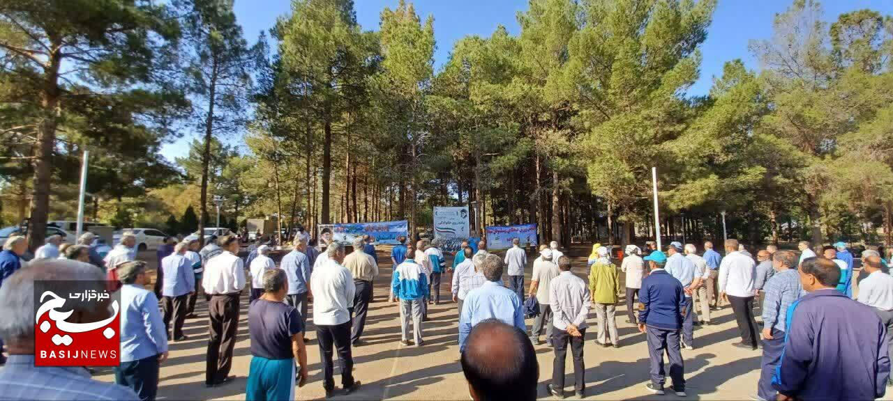 همایش پیادهروی خانوادگی بازنشستگان سپاه قم برگزار شد+تصاویر همایش پیادهروی خانوادگی بازنشستگان سپاه قم برگزار شد+تصاویر