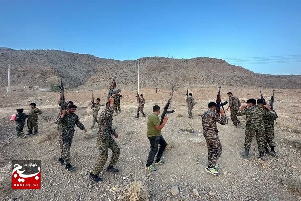 انجام تمرینات شبیه سازی عملیات کربلای ۵ در شهرستان ارسنجان انجام تمرینات شبیه سازی عملیات کربلای ۵ در شهرستان ارسنجان