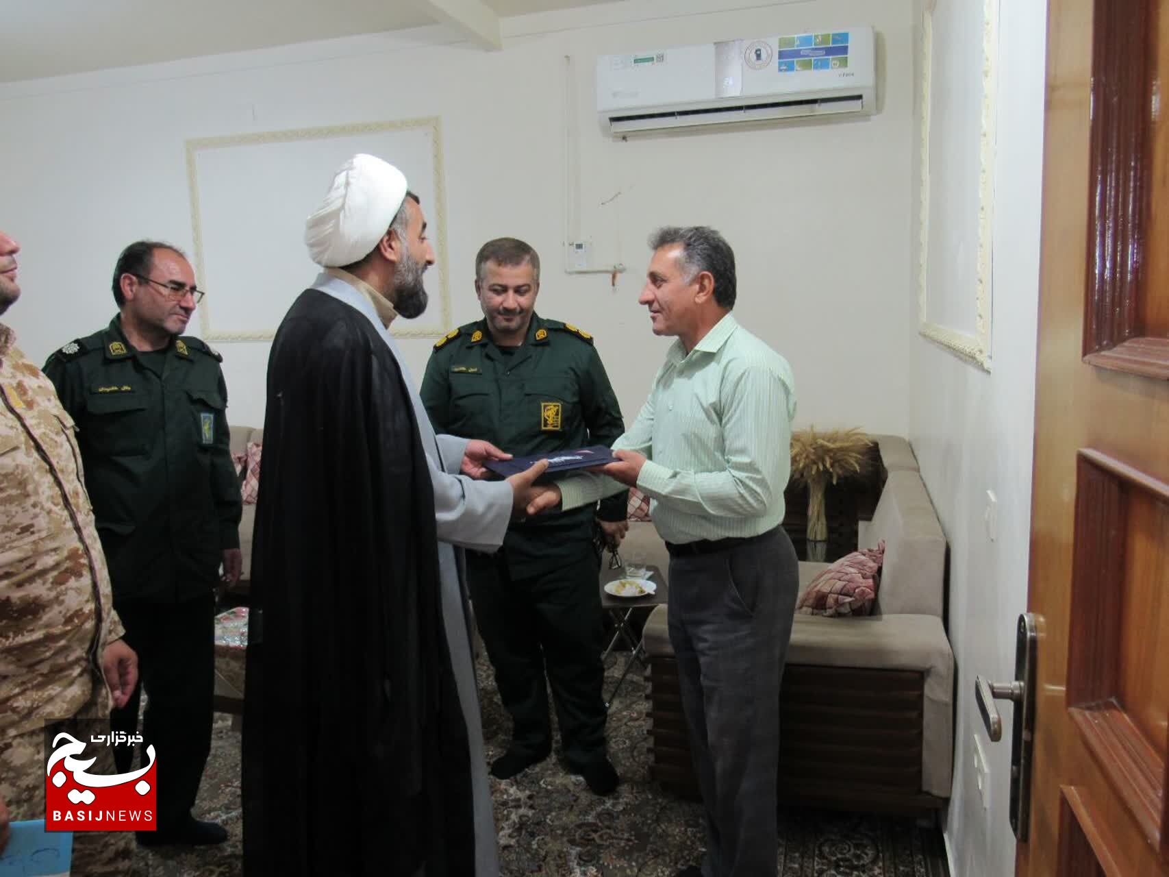 سرکشی از خانواده شهدای پاسدار شهرستان چرام