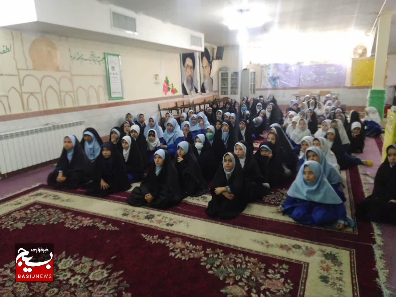 آئین پرده‌خوانی شهدایی در مدرسه دخترانه حضرت سمیه(س) قم