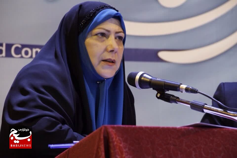 حضور عکاس زن در ۲۰ منطقه عملیاتی / نگاتیوهای زیادی از جنگ برای چاپ کردن دارم حضور عکاس زن در ۲۰ منطقه عملیاتی / نگاتیوهای زیادی از جنگ برای چاپ کردن دارم