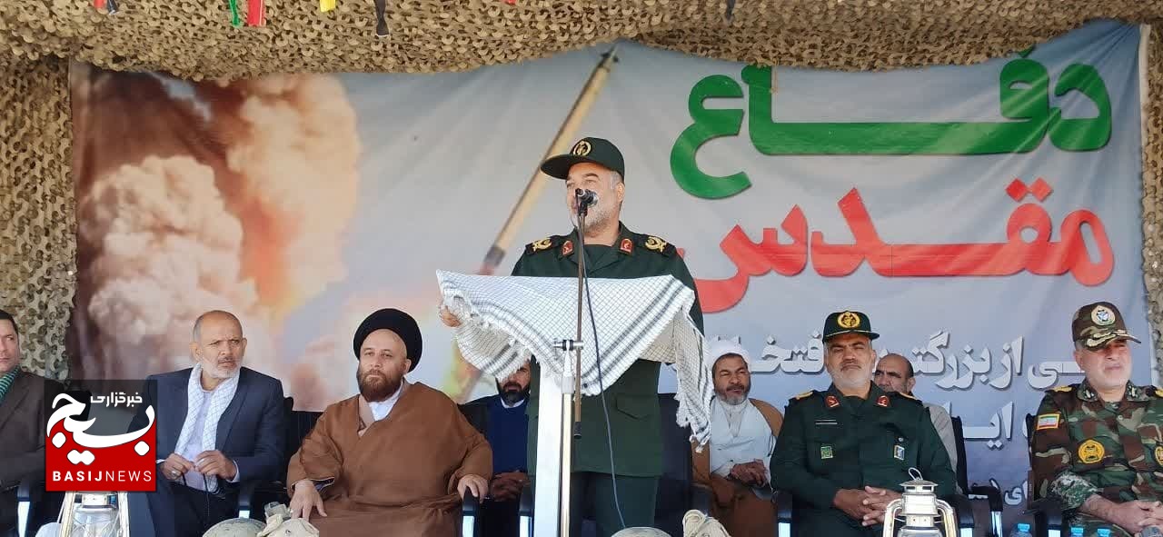 دشمن در جنگ شناختی ترکیبی به دنبال فتح باورهای اعتقادی است/از دلِ ظالمانه ترین تحریم‌ها به قدرت برتر پهبادی دنیا رسیدیم