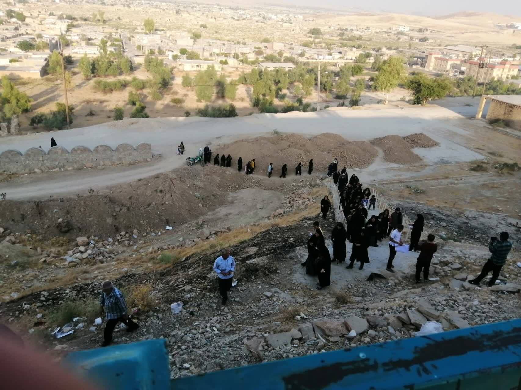 برگزاری همایش پیاده روی عمومی به مناسبت هفته دفاع مقدس در دهدشت