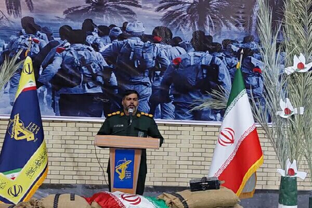 همانا مومن با شمشیر و زبان خود جهاد می‌کند