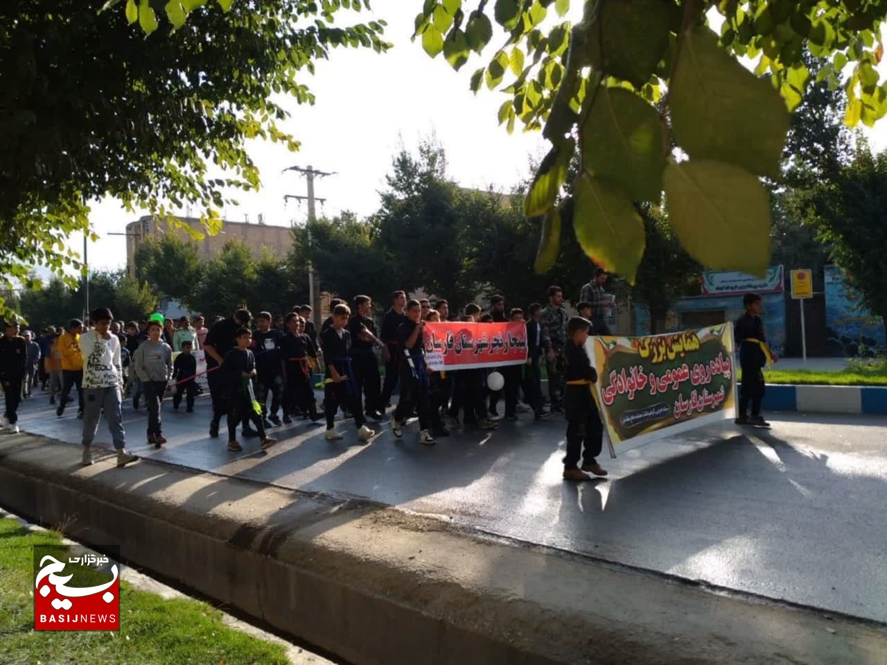 برگزاری همایش پیاده روی در فارسان بمناسبت هفته دفاع مقدس