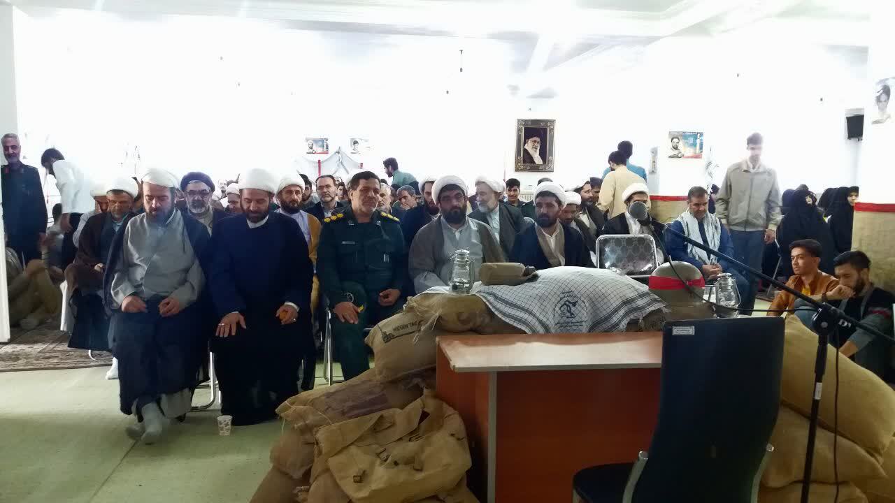 عزت و افتخار ایران اسلامی ثمره خون شهدا است