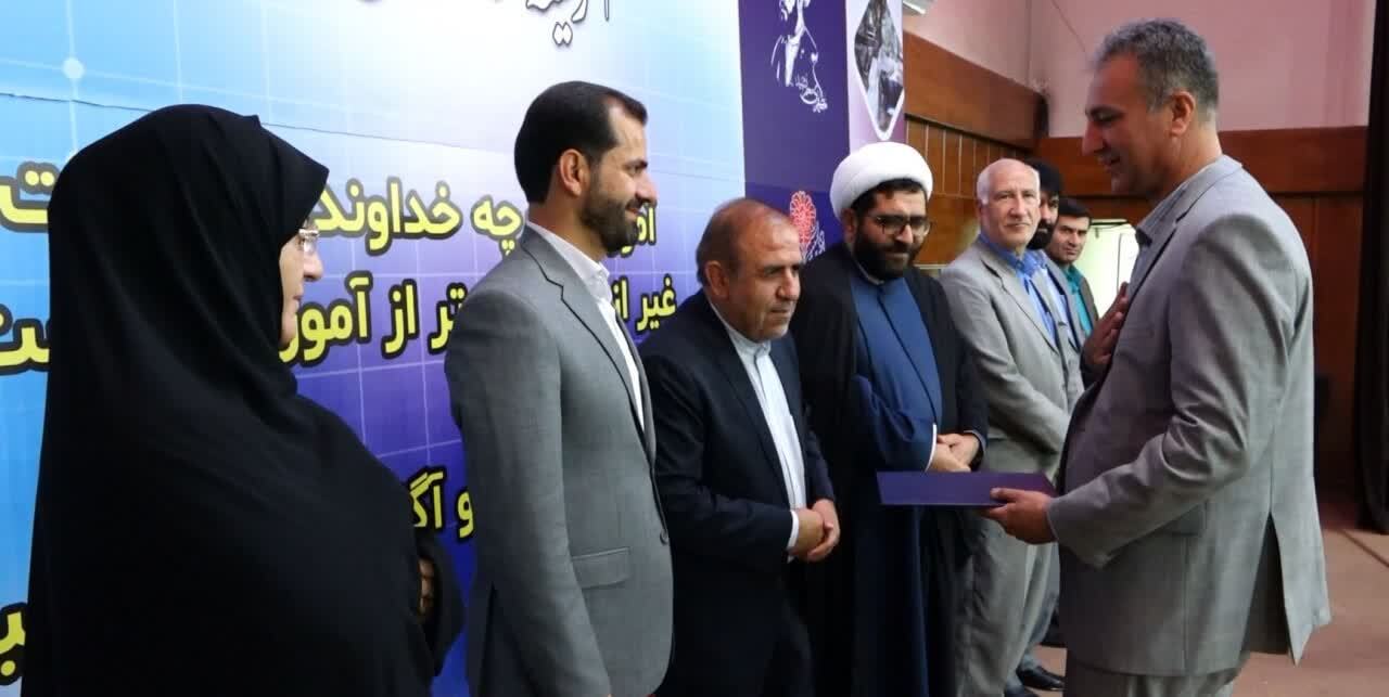 تقدیر مدیرکل آموزش وپرورش کهگیلویه وبویراحمداز خیر نیک اندیش سیف الله آزاده