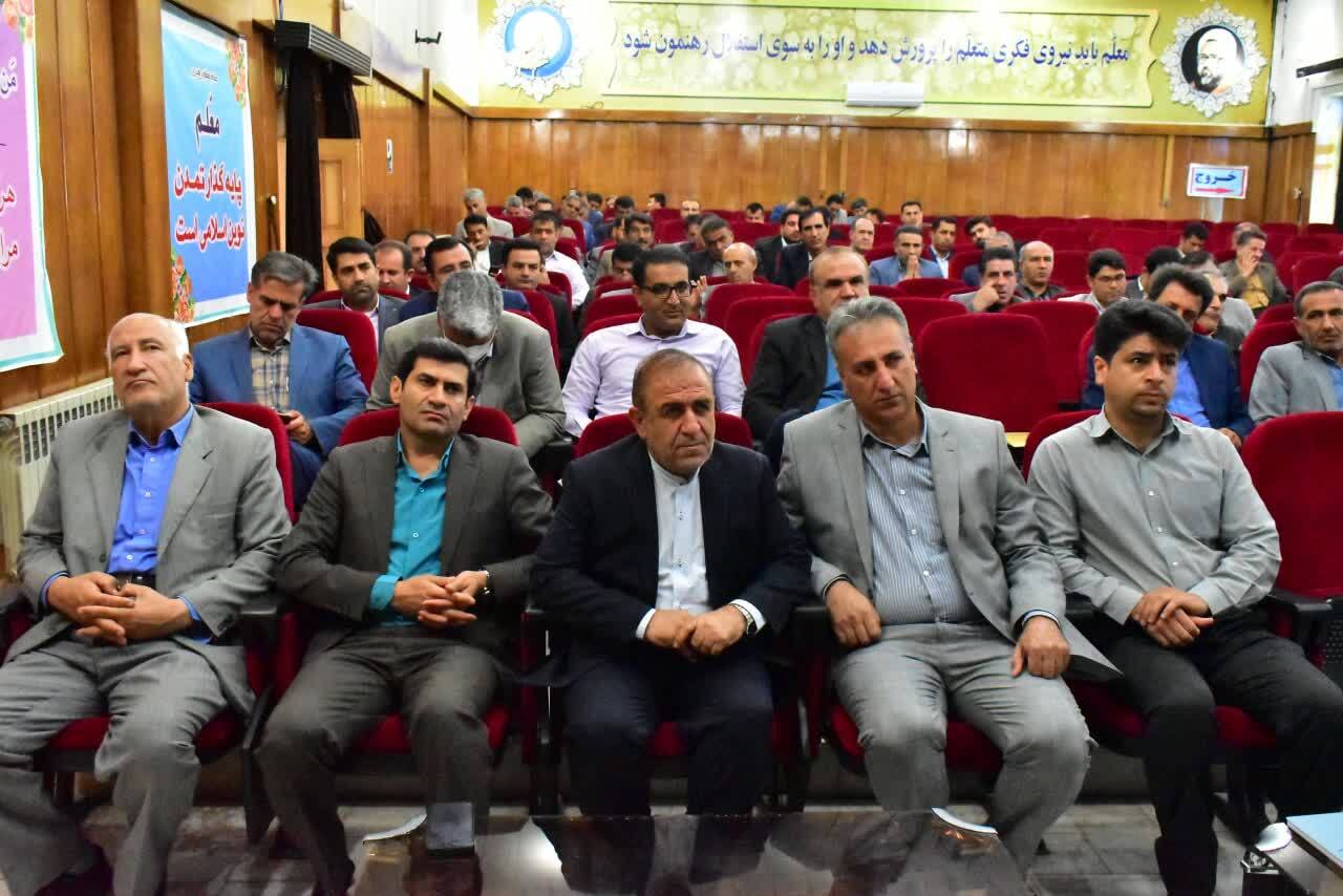 تقدیر مدیرکل آموزش وپرورش کهگیلویه وبویراحمداز خیر نیک اندیش سیف الله آزاده