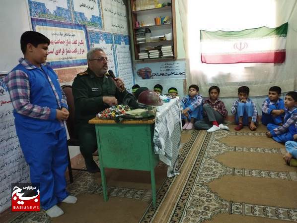 برگزاری مراسم گرامیداشت شهادت شهید فهمیده در مدرسه شهید رئیسعلی دلوار شهر دلوار برگزاری مراسم گرامیداشت شهادت شهید فهمیده در مدرسه شهید رئیسعلی دلوار شهر دلوار