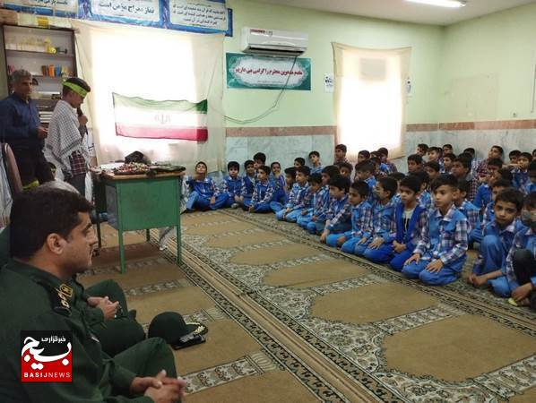 برگزاری مراسم گرامیداشت شهادت شهید فهمیده در مدرسه شهید رئیسعلی دلوار شهر دلوار برگزاری مراسم گرامیداشت شهادت شهید فهمیده در مدرسه شهید رئیسعلی دلوار شهر دلوار