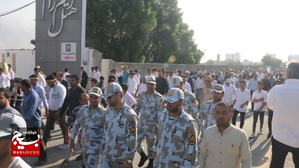 حماسه‌آفرینی مردم عسلویه در باشکوه ترین راهپیمایی یوم‌الله ۱۳آبان