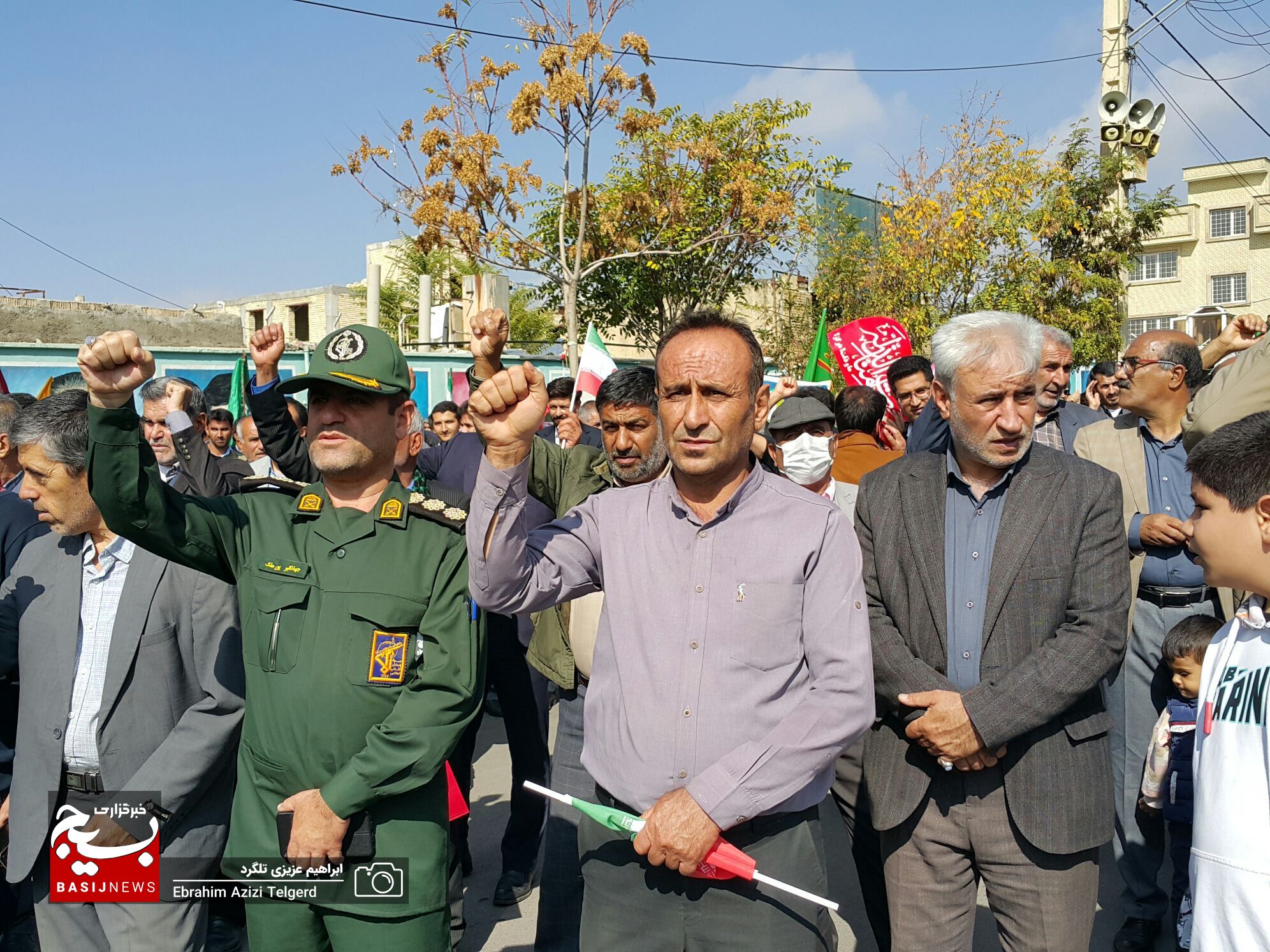 تصاویری باشکوه از راهپیمایی ۱۳ آبان‌ در یاسوج + (تصویر )