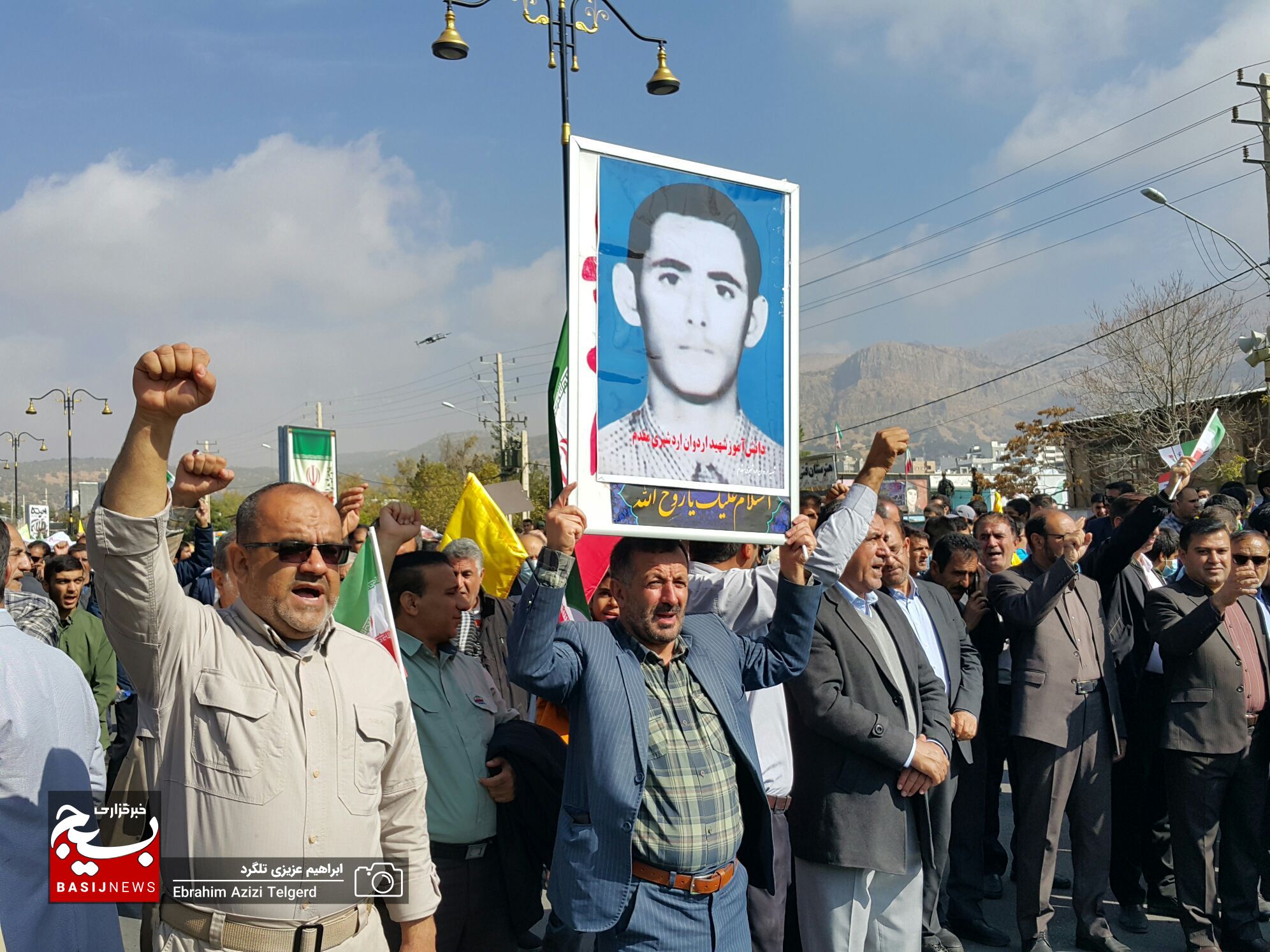 تصاویری باشکوه از راهپیمایی ۱۳ آبان‌ در یاسوج + (تصویر )