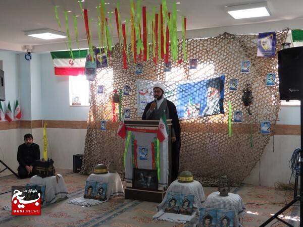 برگزاری یادواره شهدا در مدرسه امام صادق(ع) روستای پهلوانکشی برگزاری یادواره شهدا در مدرسه امام صادق(ع) روستای پهلوانکشی