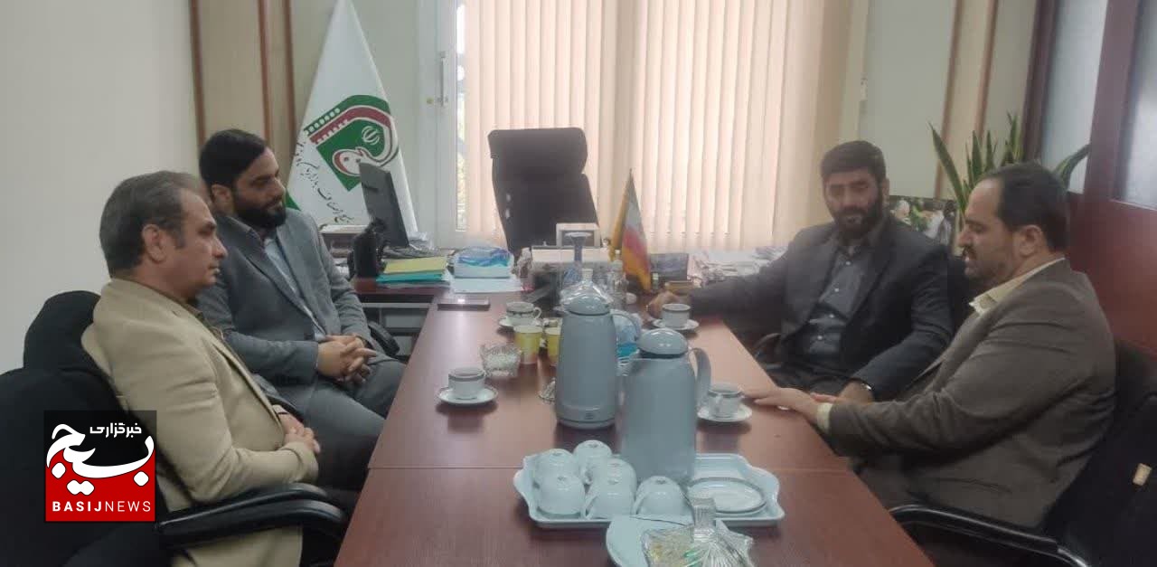 نشست صمیمی دکتر حسن پور مسئول سازمان بسیج اصناف نشست صمیمی دکتر حسن پور مسئول سازمان بسیج اصناف