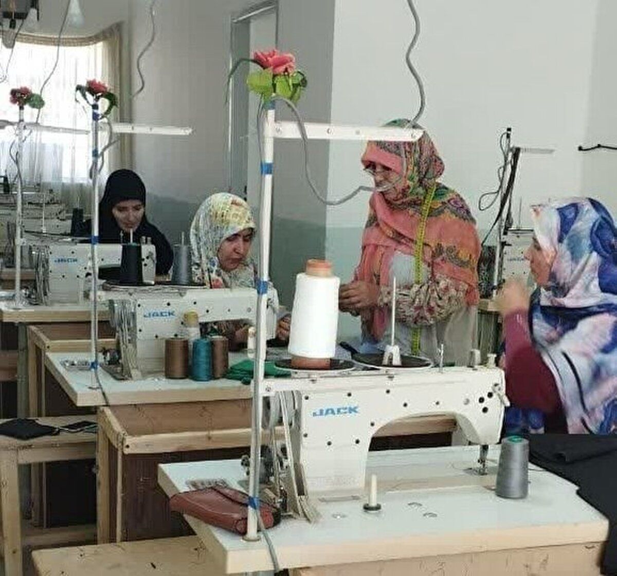 گزارش بسیج از یک بانوی کارآفرین بسیجی؛
فعالیت جهادی برای اشتغال زنان سرپرست خانوار / تولید در روستای«علی‌قورچی» شازند رونق گرفت