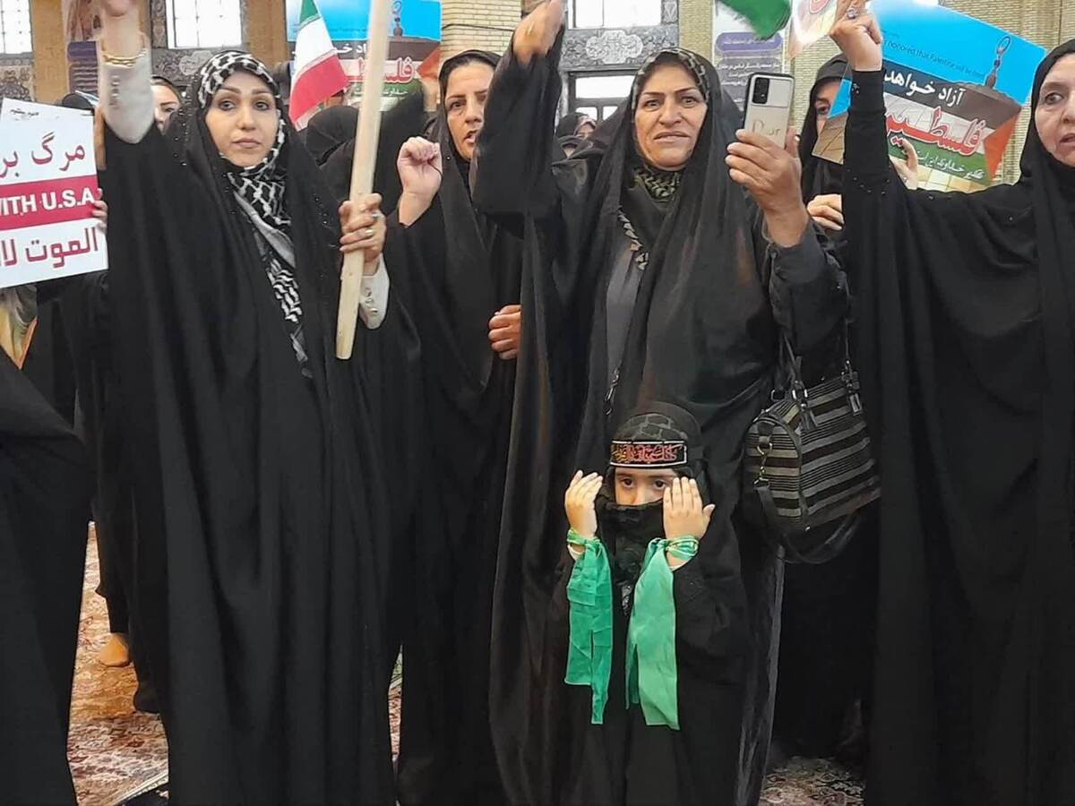 اجتماع بزرگ مادران و کودکان ایلامی در حمایت از مظلومیت کودکان غزه با اجرای مراسم محلی "مور" ادر مصلی امام خمینی (ره) ایلام برگزار شد.